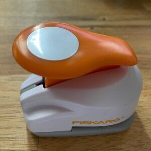 Fiskars Medium Lever Punch Circle | 1" Hole Punch | Scrapbooking - Card-making